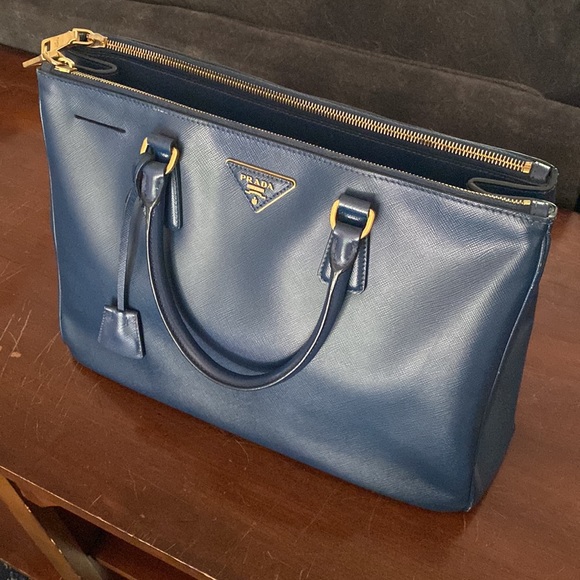 Prada Lux Saffiano - Picture 3 of 8